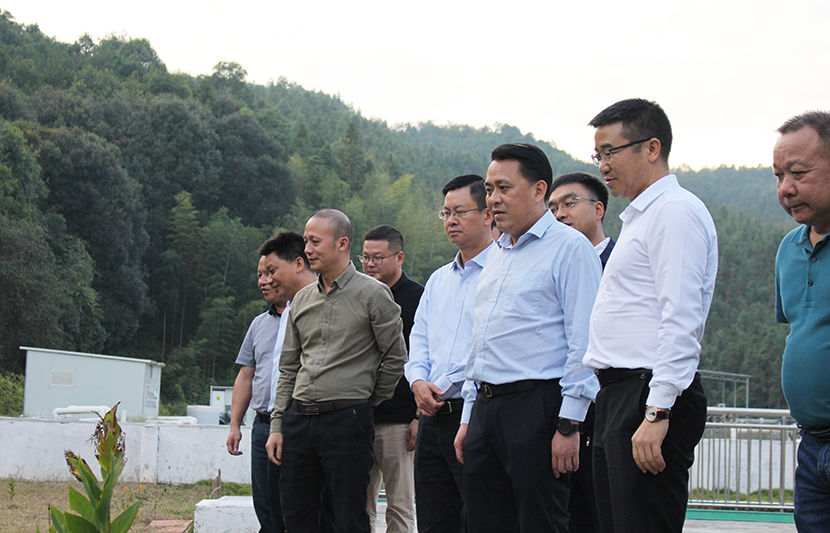 岑溪市稀土產(chǎn)業(yè)發(fā)展與礦山綜合治理考察組一行先后到我司龍南黃沙、定南上下營稀土尾水項目調(diào)研