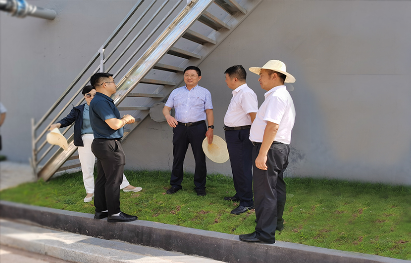 江西省生態(tài)環(huán)境廳副廳長級(jí)生態(tài)環(huán)境監(jiān)察專員、贛南專員辦主任喻子水一行蒞臨挺進(jìn)環(huán)保和樂新村項(xiàng)目點(diǎn)視察調(diào)研